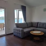 Quiet Bay Getaway Mona 2 4 And 6 Ražanj