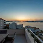 Quiet Bay Getaway Mona 2 4 And 6 Razanj