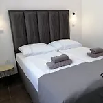 Quiet Bay Getaway Mona 2 4 And 6 Apartment