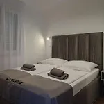 Quiet Bay Getaway Mona 2 4 And 6 Apartment *