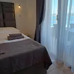 Quiet Bay Getaway Mona 2 4 And 6 Appartement Ražanj