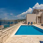 Quiet Bay Getaway Mona 2 4 And 6 Appartement Ražanj