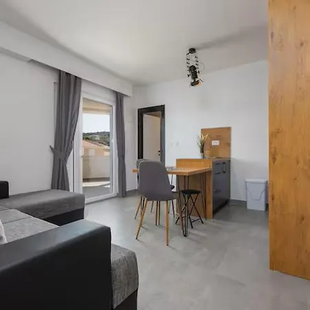 Apartman Quiet Bay Getaway Mona 2 4 And 6 Razanj
