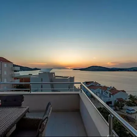 Quiet Bay Getaway Mona 2 4 And 6 Razanj