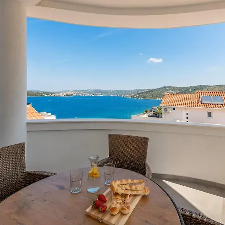 Quiet Bay Getaway Mona 2 4 And 6 * Razanj