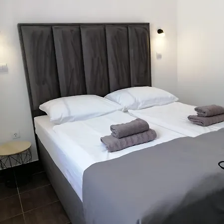 Quiet Bay Getaway Mona 2 4 And 6 Apartman
