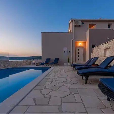 Apartman Quiet Bay Getaway Mona 2 4 And 6 Razanj
