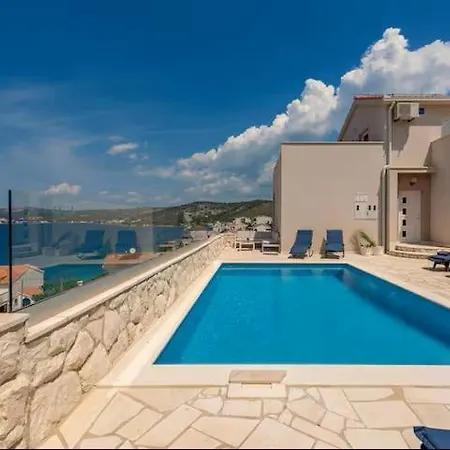 Quiet Bay Getaway Mona 2 4 And 6 Apartman Razanj