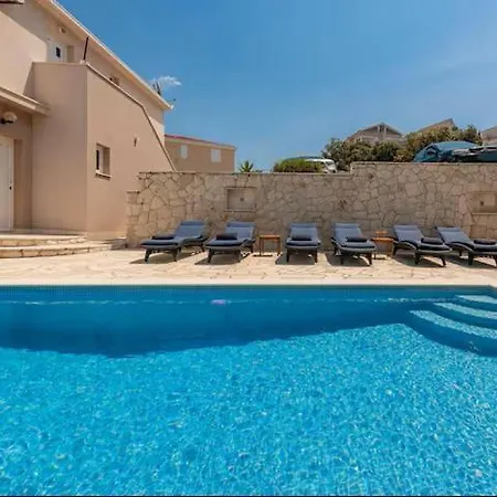 Apartman Quiet Bay Getaway Mona 2 4 And 6
