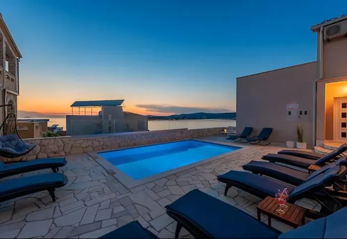 Quiet Bay Getaway Mona 2 4 And 6 * Ražanj