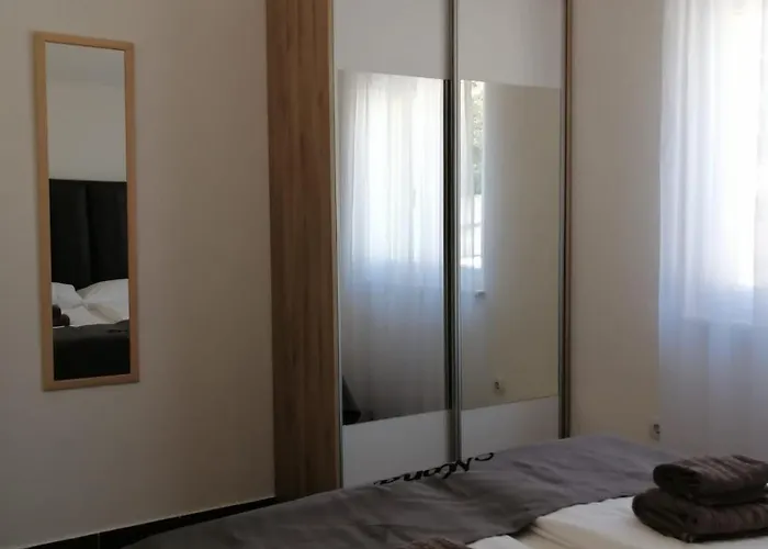 Apartment Quiet Bay Getaway Mona 2 4 And 6