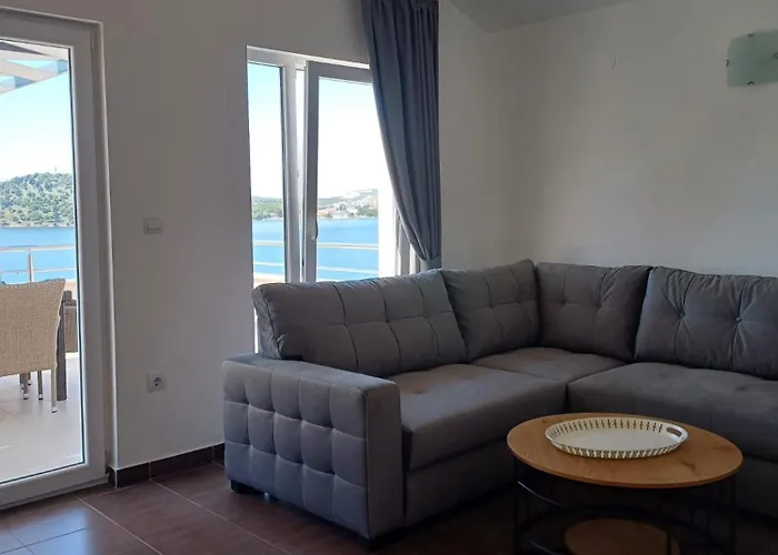 Quiet Bay Getaway Mona 2 4 And 6 Razanj