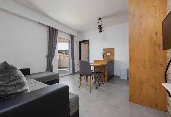 Apartment Quiet Bay Getaway Mona 2 4 And 6 Razanj