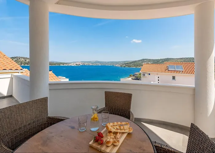 Quiet Bay Getaway Mona 2 4 And 6 * Razanj