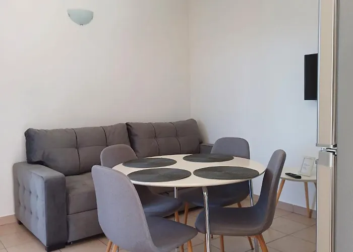 Quiet Bay Getaway Mona 2 4 And 6 Apartment