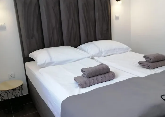 Quiet Bay Getaway Mona 2 4 And 6 Apartment