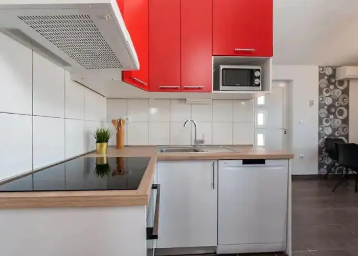 Apartment Quiet Bay Getaway Mona 2 4 And 6 Razanj