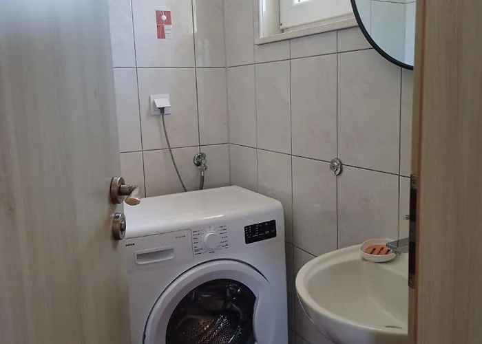 Quiet Bay Getaway Mona 2 4 And 6 * Ražanj