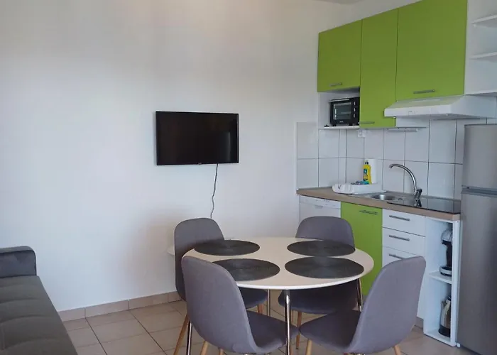 Apartment Quiet Bay Getaway Mona 2 4 And 6