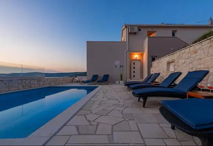 Apartment Quiet Bay Getaway Mona 2 4 And 6 Razanj