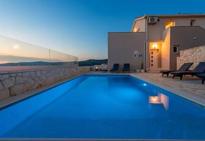 Apartment Quiet Bay Getaway Mona 2 4 And 6