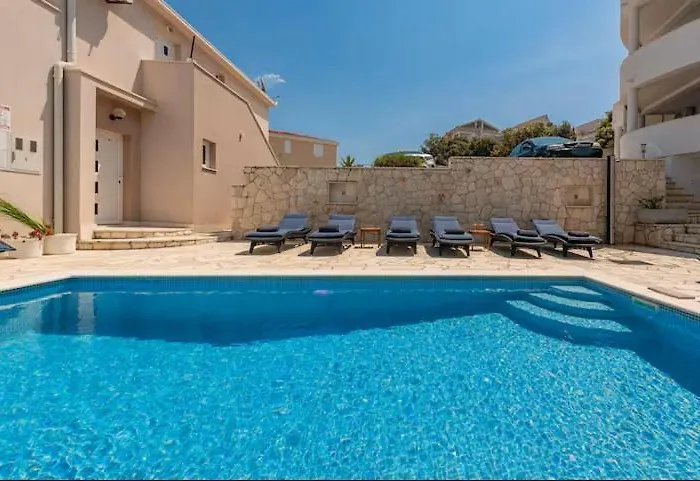 Apartment Quiet Bay Getaway Mona 2 4 And 6